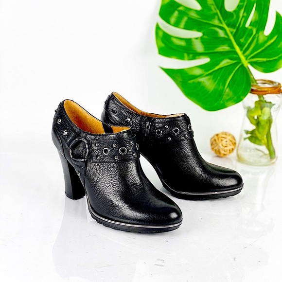 Sundance Sofft Heel Ankle Boot in Black Leather - Picture 1 of 12